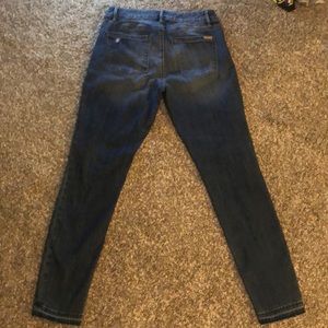 ✨WHBM holed blue denim skinny jeans✨